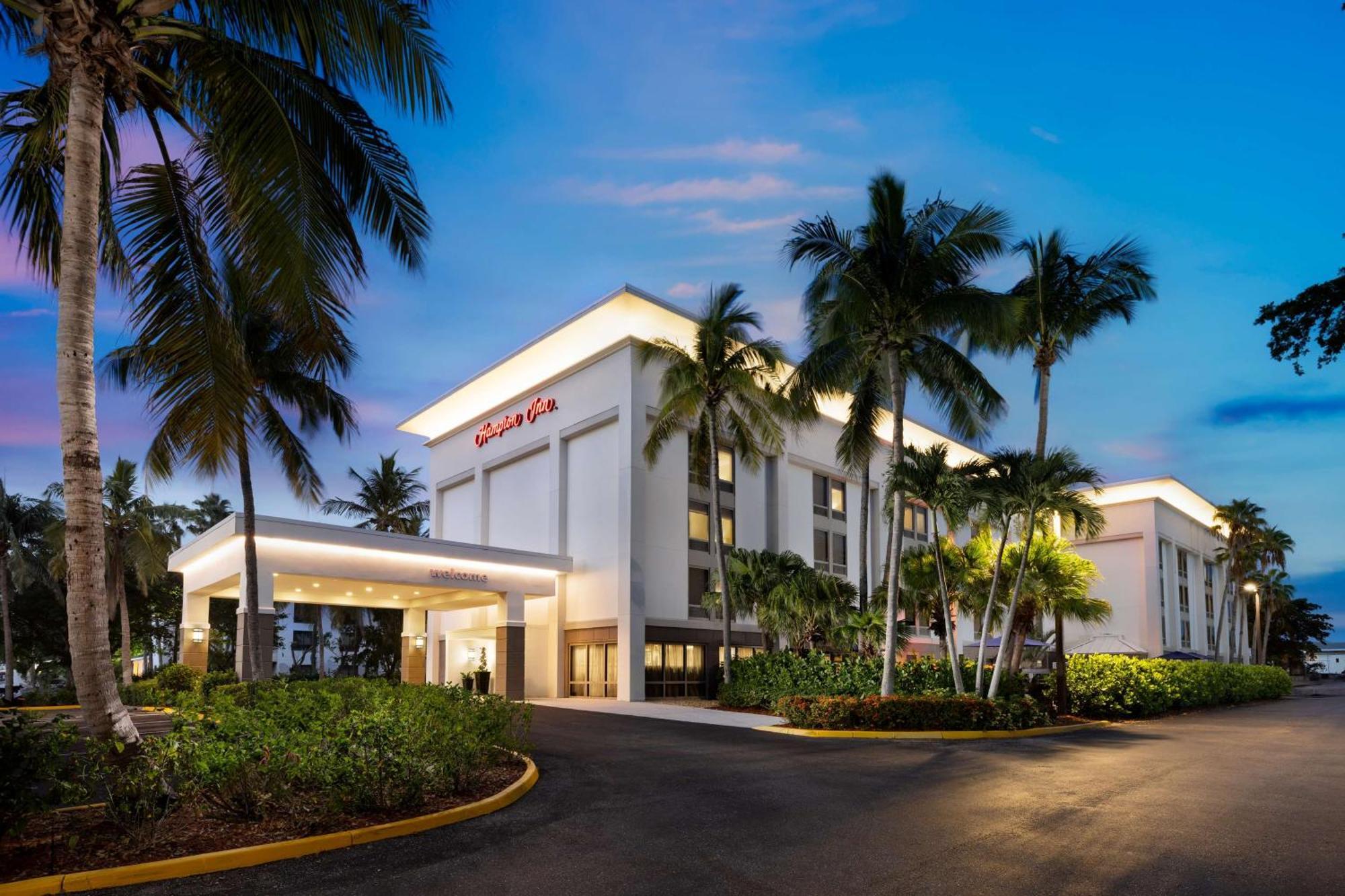 Hampton Inn Naples-Central Kültér fotó