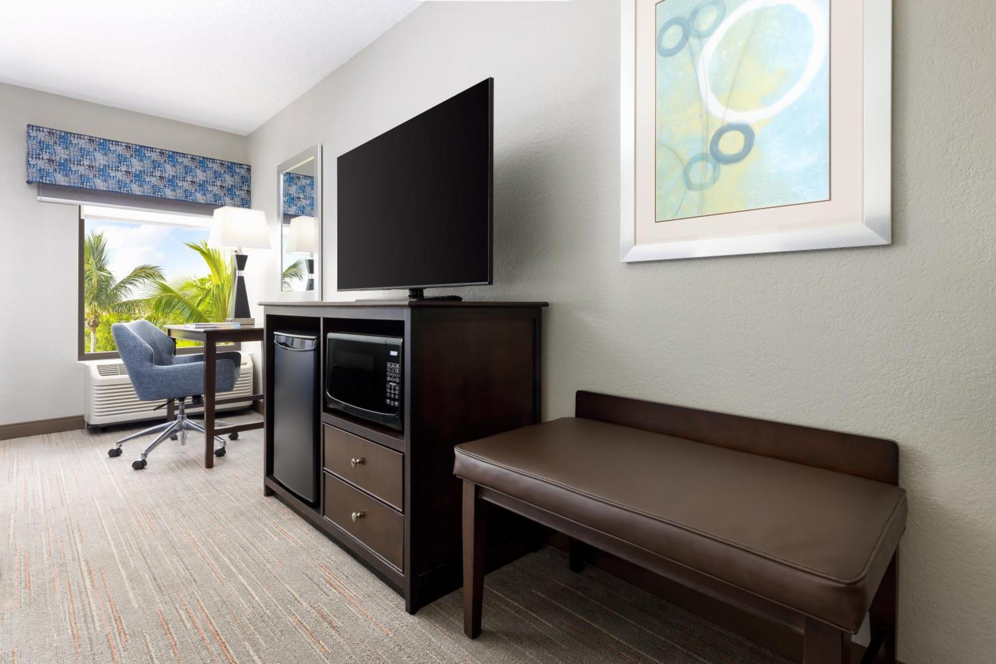Hampton Inn Naples-Central Kültér fotó